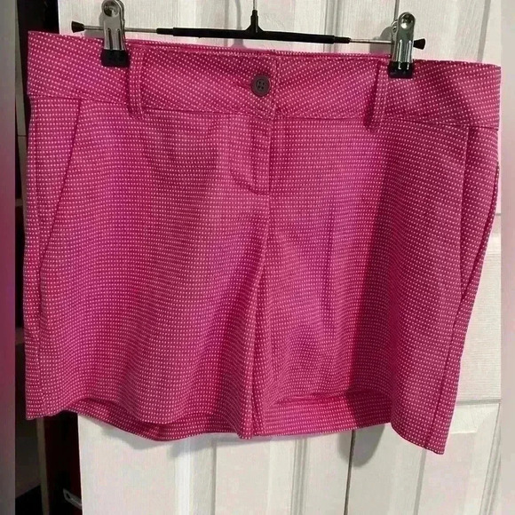 Isaac Mizrahi Pants - Isaac Mizrahi Pink Polka Dotted Shorts Womens size 4. 5” inseam.